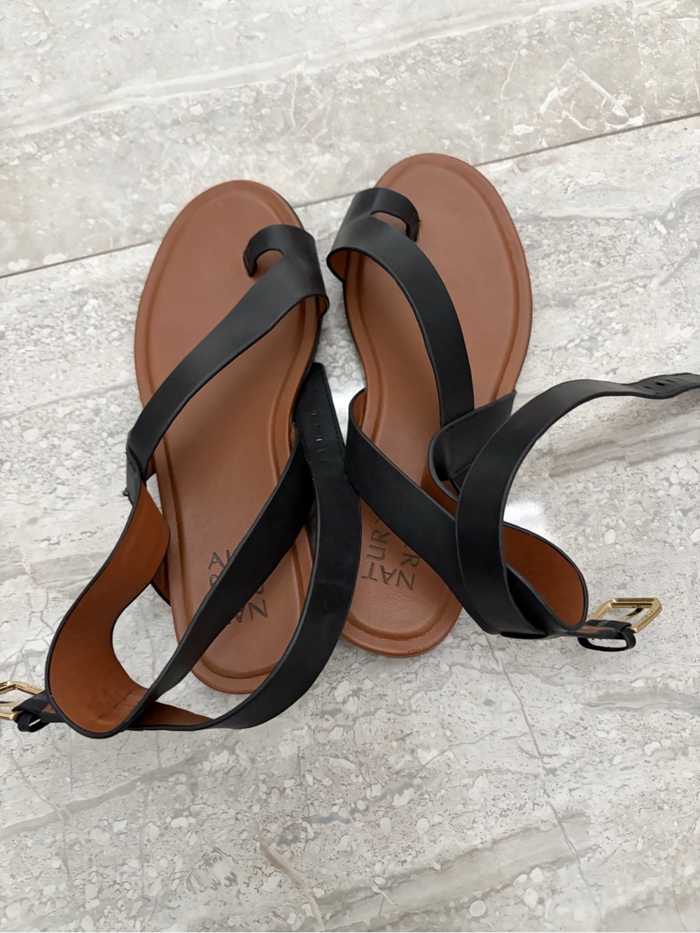 Naturalizer Black Strappy Toe-Loop Sandals with Brown Footbed